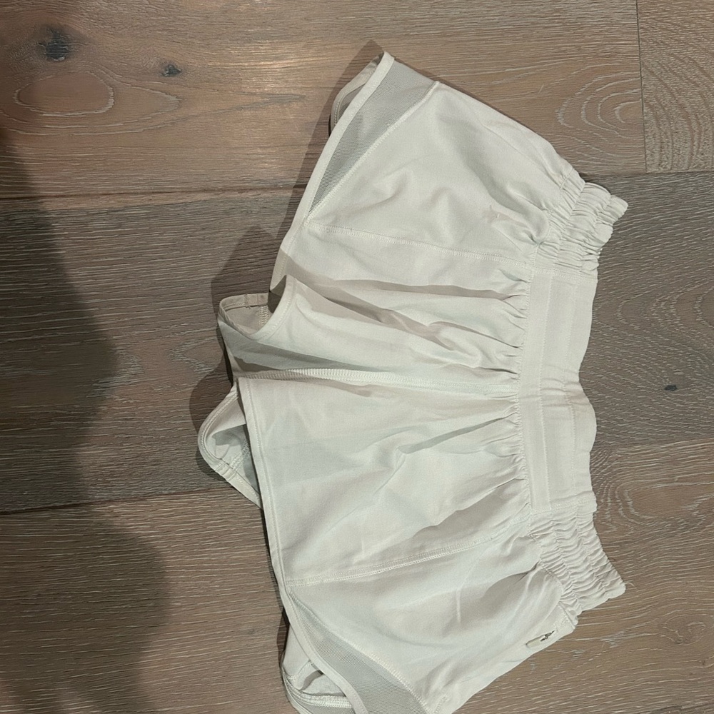 Lululemon hotty-hot, 2.5 shorts. Color bone